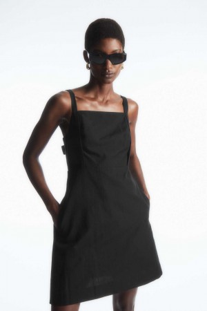 BLACK COS OPEN-BACK MINI PINAFORE DRESS | GWT-218390