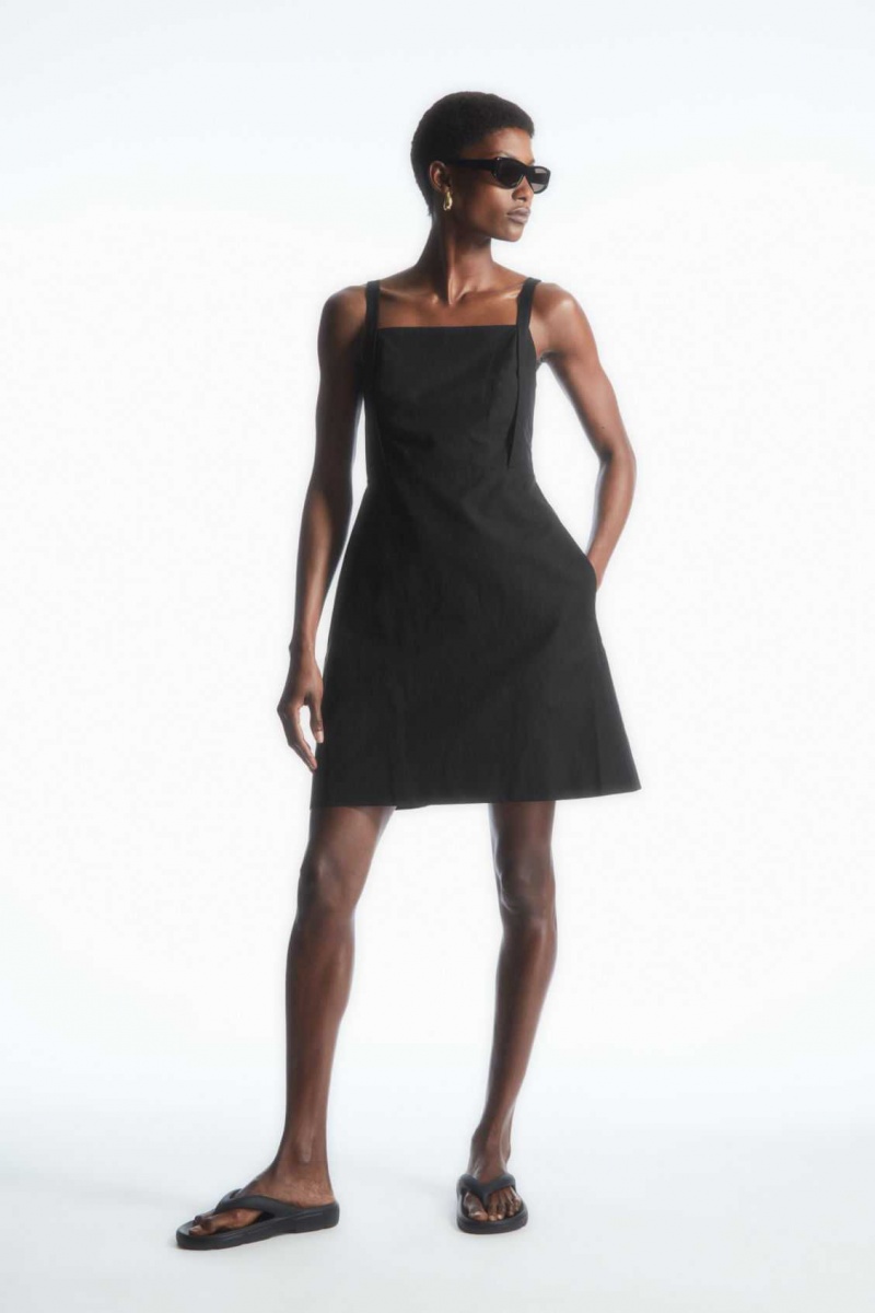 BLACK COS OPEN-BACK MINI PINAFORE DRESS | GWT-218390