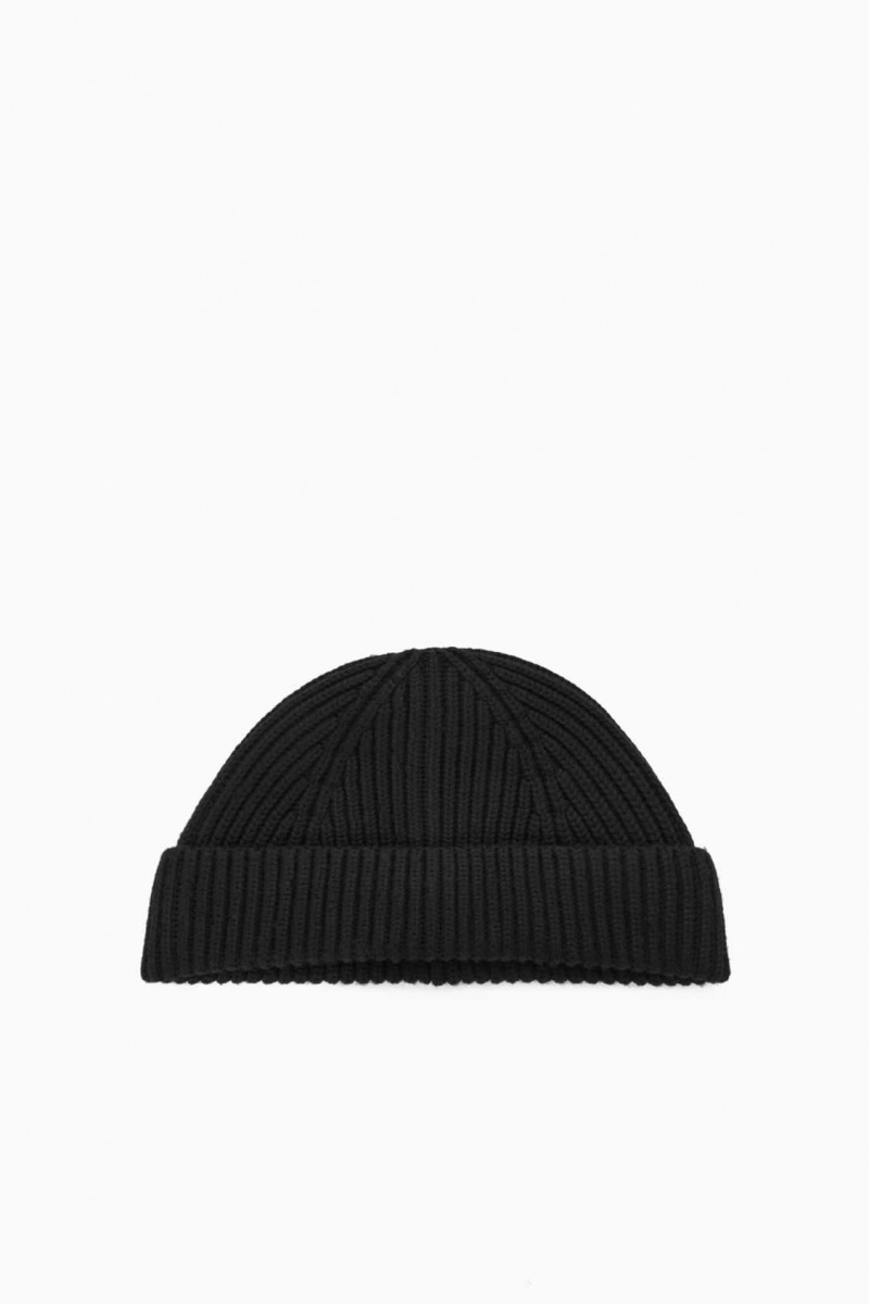 BLACK COS SHORT MERINO WOOL BEANIE | LUP-389602