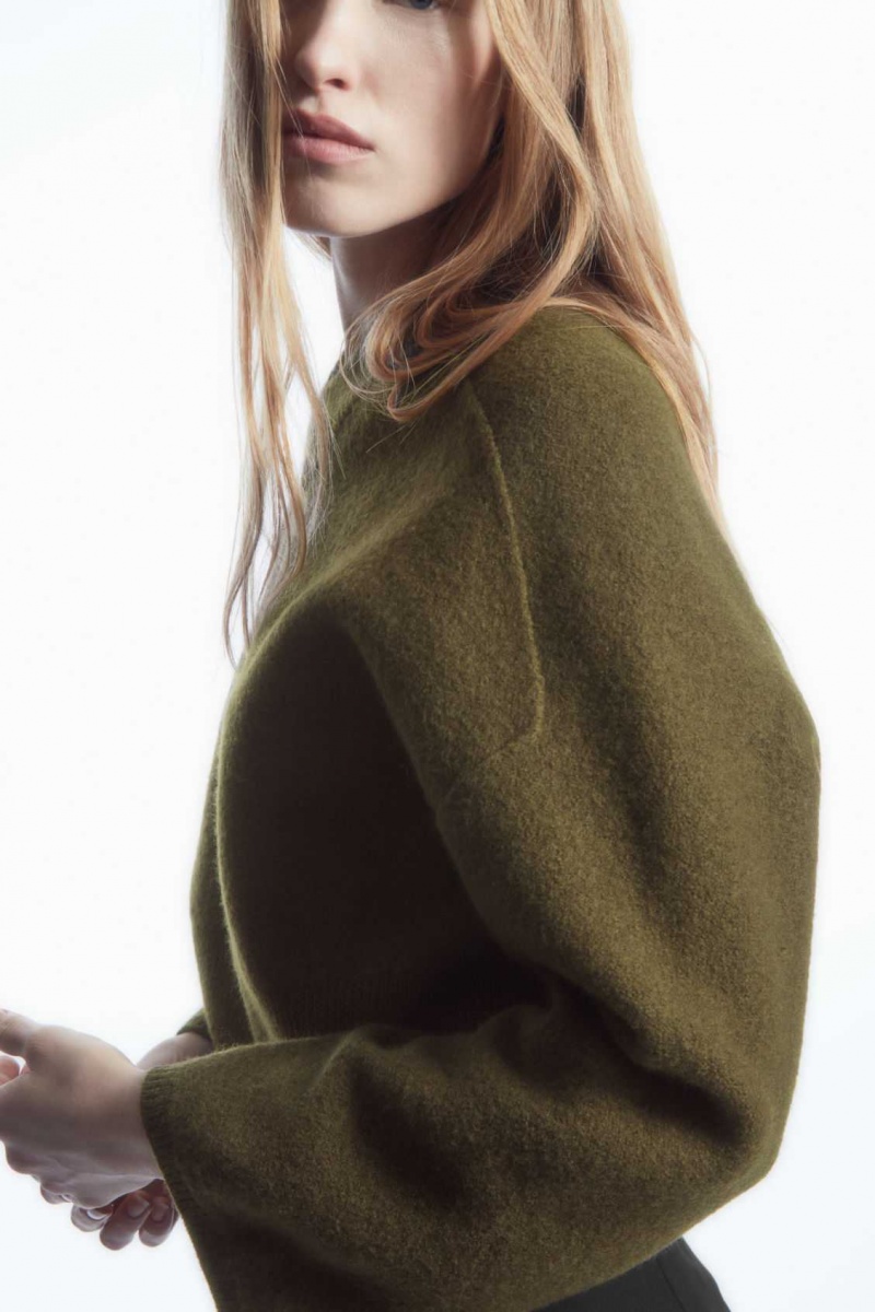 DARK GREEN COS CROPPED V-NECK WOOL SWEATER | VAH-613792