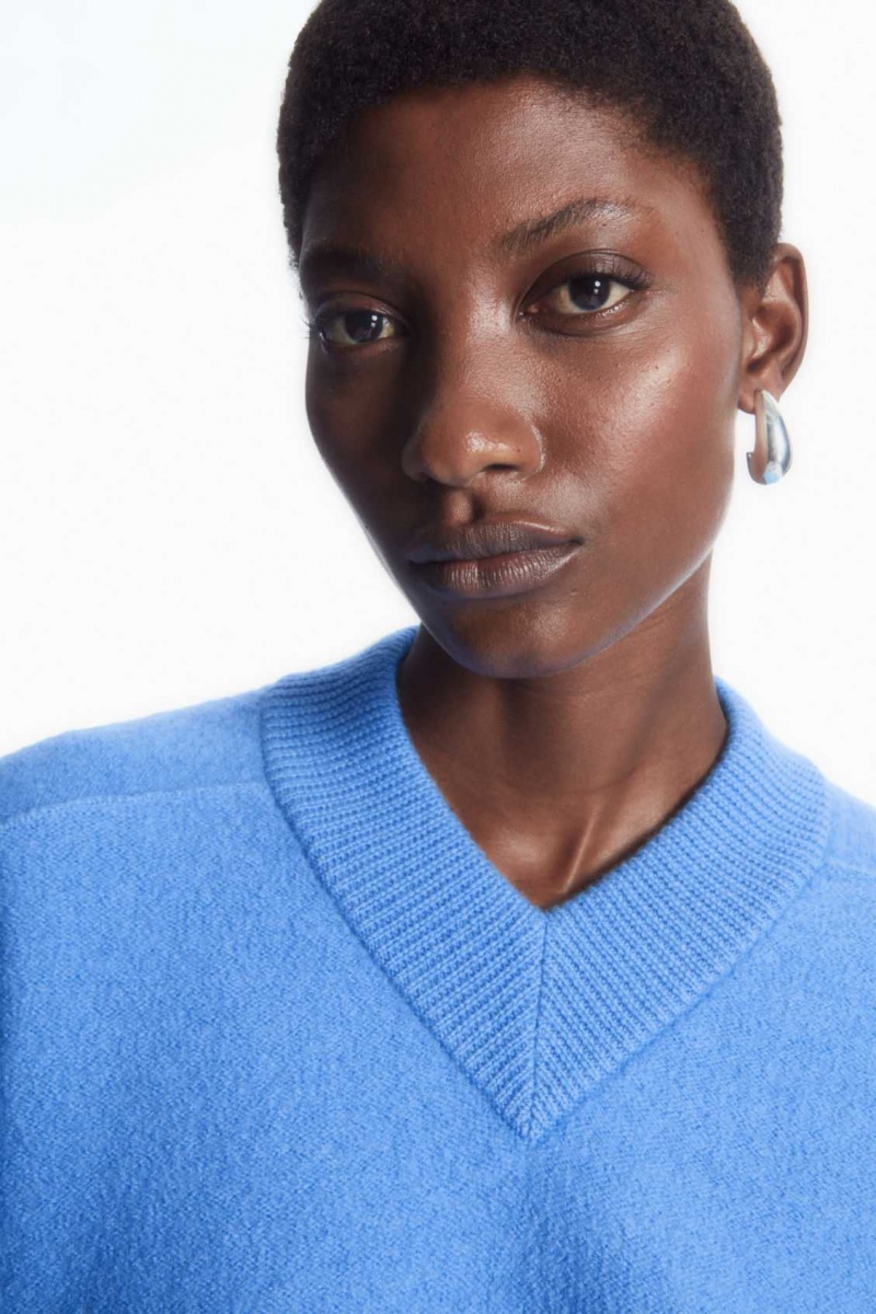 SKY BLUE COS CROPPED V-NECK WOOL SWEATER | BNF-194802