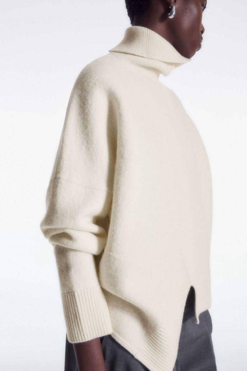 WHITE COS ASYMMETRIC MERINO WOOL SWEATER | VRQ-761205