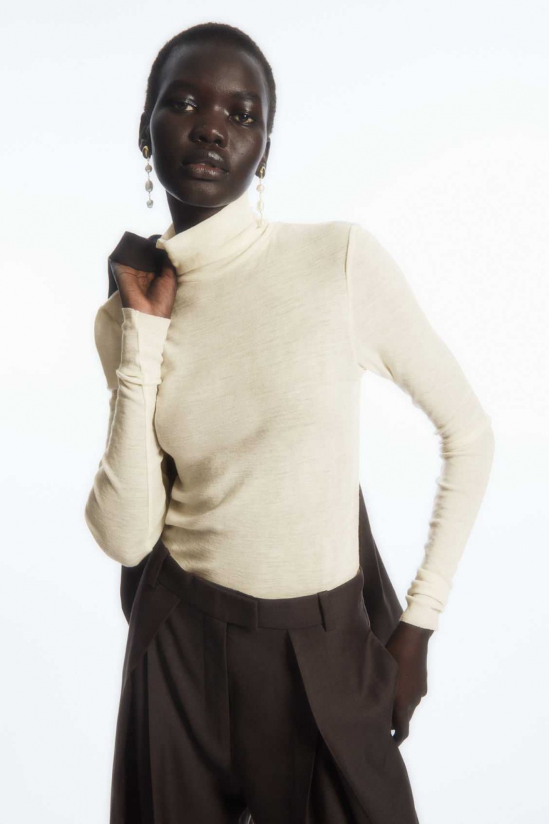 WHITE COS MERINO WOOL TURTLENECK TOP | CHO-730296