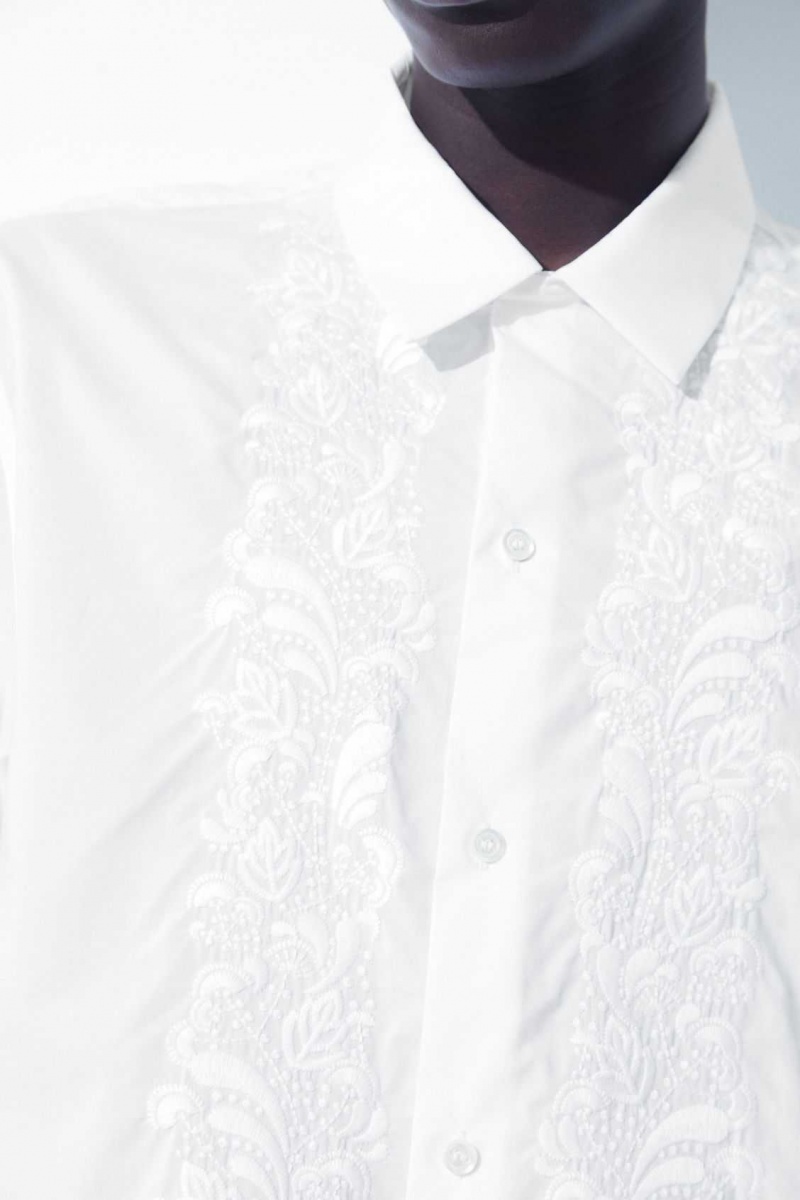 WHITE COS THE EMBROIDERED SHORT-SLEEVED SHIRT | ZAT-630814