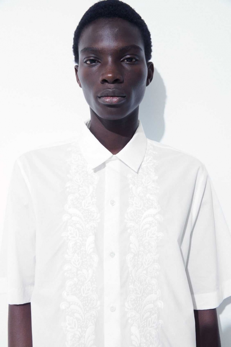 WHITE COS THE EMBROIDERED SHORT-SLEEVED SHIRT | ZAT-630814